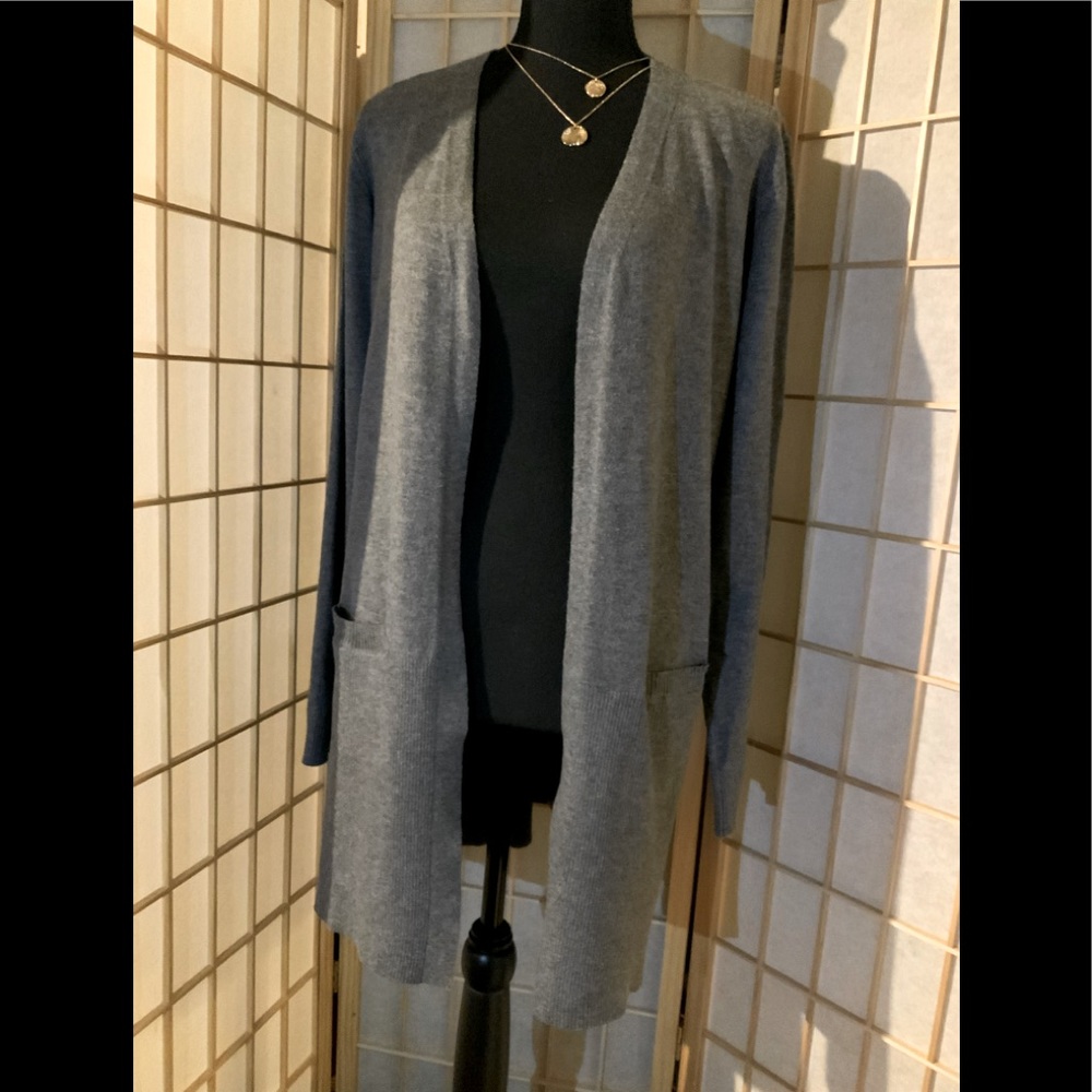 CAROLYN TAYLOR - Gray open knit long sleeve sweater. Sz Lg